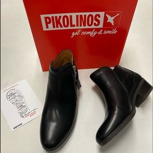 Pikolinos leather black booties